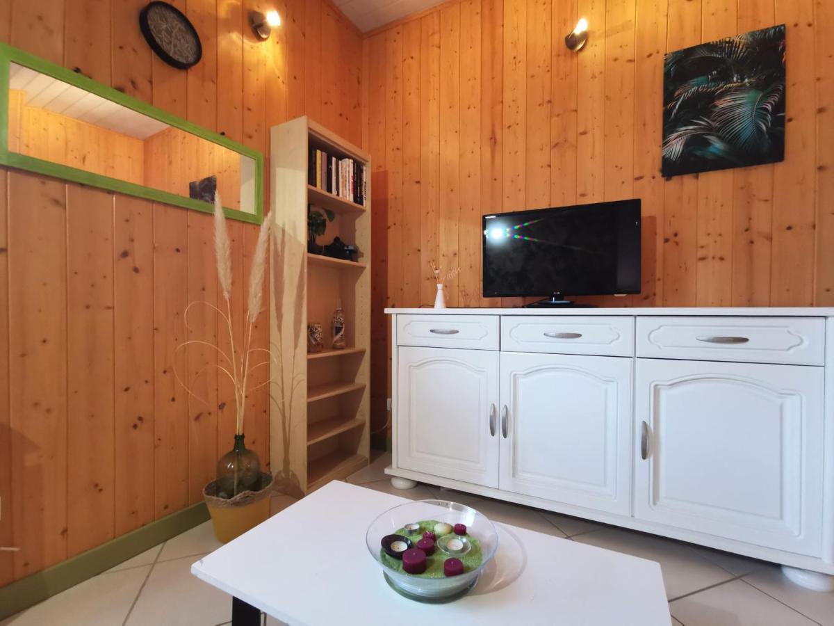 Charmant Gîte Rénové avec Sauna en Haute-Loire, Parfait pour Randonnées et Repos - FR-1-582-344 - Housity
