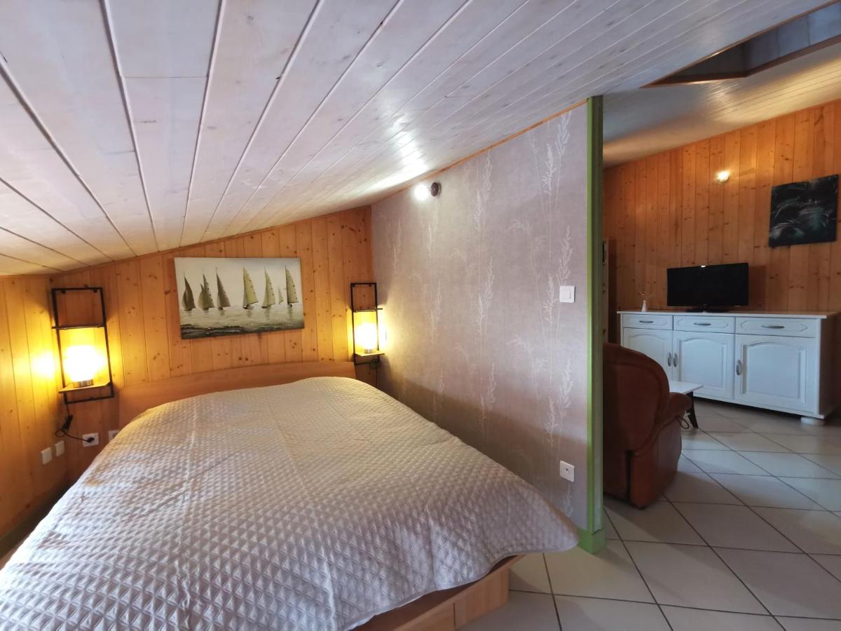 Charmant Gîte Rénové avec Sauna en Haute-Loire, Parfait pour Randonnées et Repos - FR-1-582-344 - Housity
