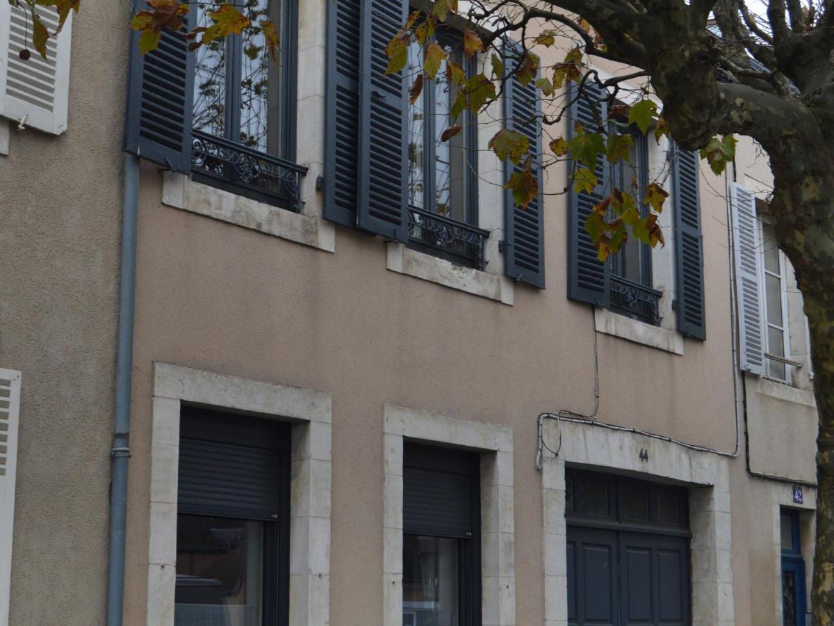 Chambre spacieuse pour 4 pers. avec SDB privée et PDJ inclus à Châteauroux - FR-1-591-388 - Housity