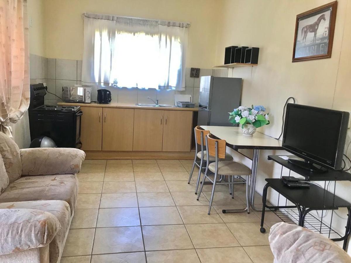 Ezecent Guest House - Housity