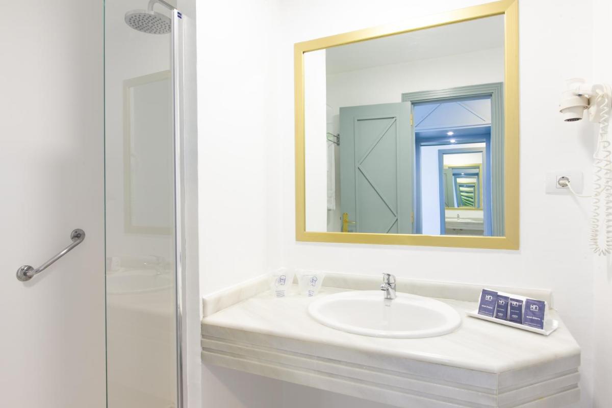 Un baño de Kn Hotel Matas Blancas - Solo Adultos