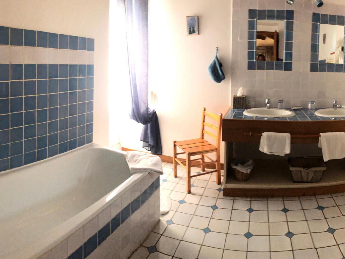 Charmant logement avec piscine et table d'hôtes, proche de Solesmes et de l'abbaye. - FR-1-410-407 - Housity