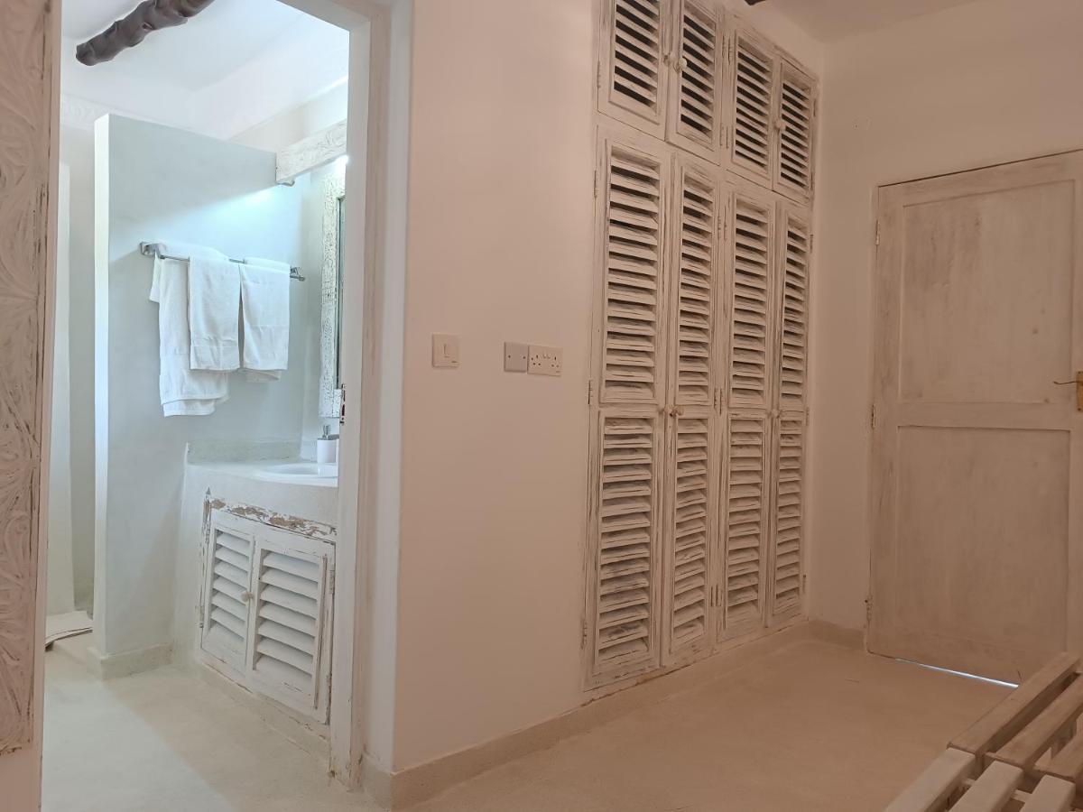 Pole Pole Beach House - Housity