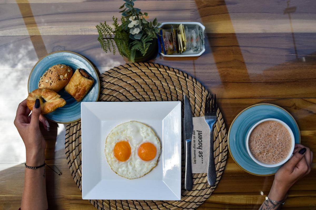 Hotel DC Feria - Housity