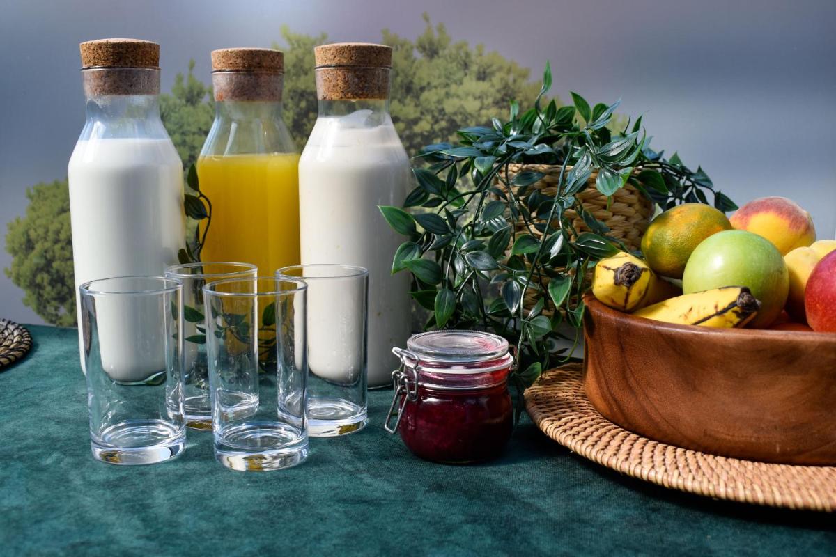 Hotel DC Feria - Housity