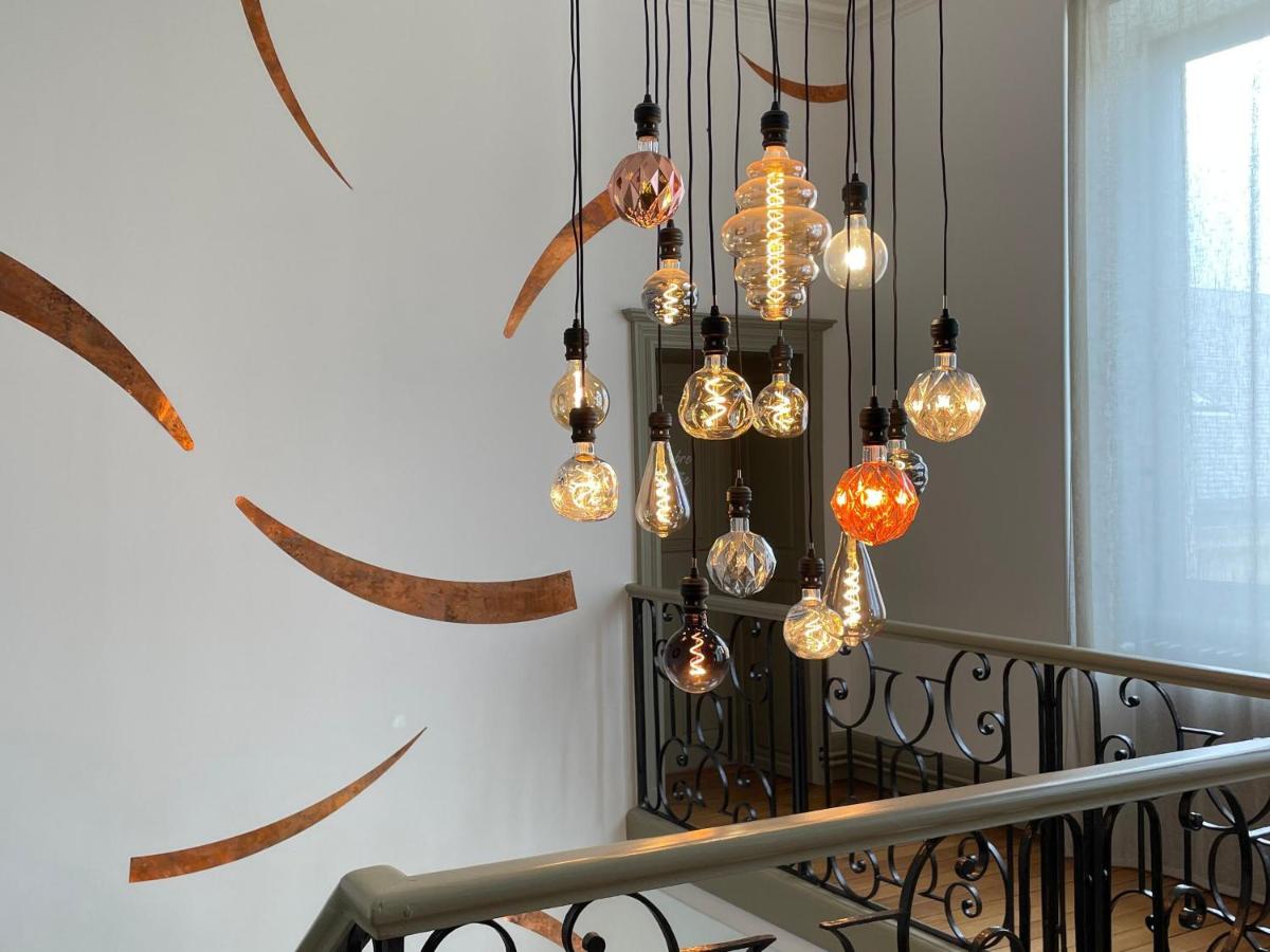 Chambres d'hôtes rénovées avec piscine, cœur de ville, proche zoo et Prytanée, petit déj inclus - FR-1-410-418 - Housity