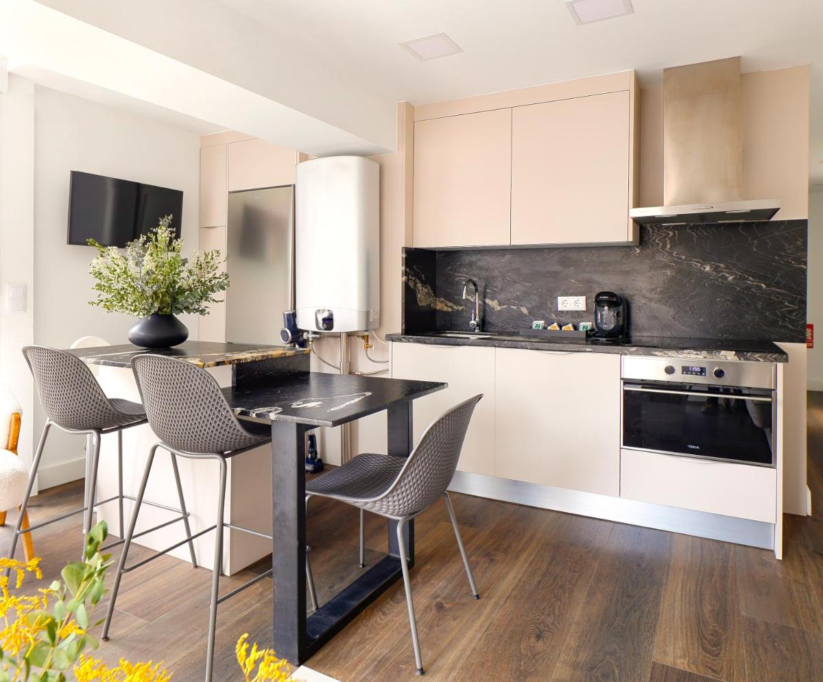 Playa de San Lorenzo - Housity