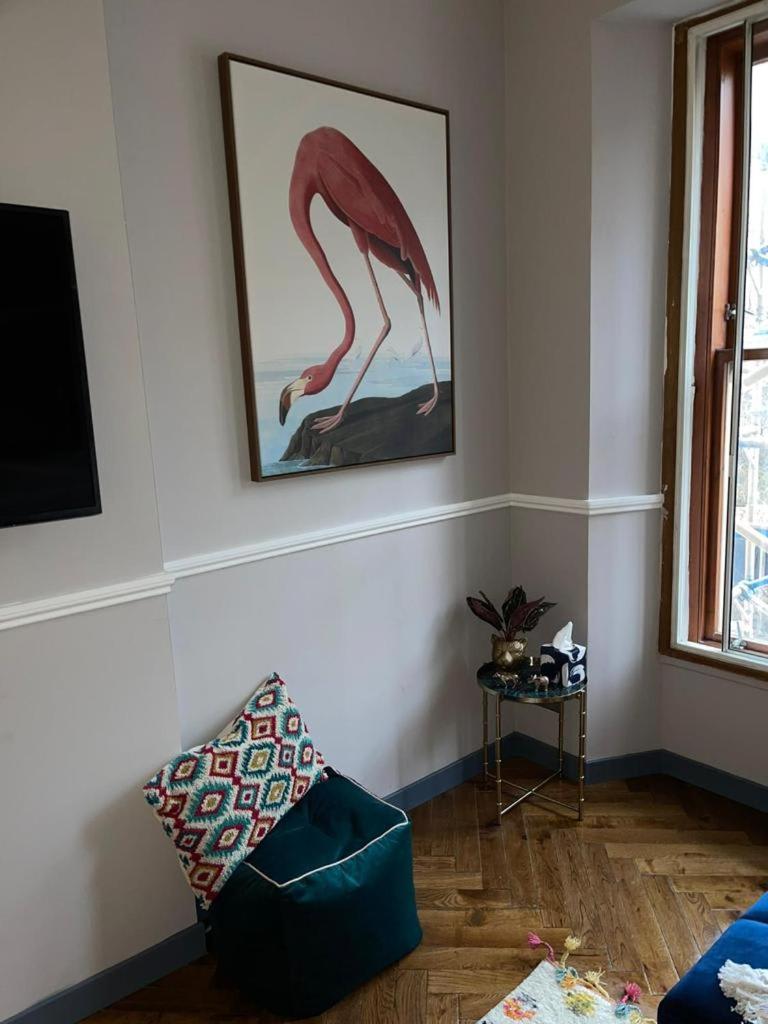 Stunning 1 bed Apt in West End - Housity