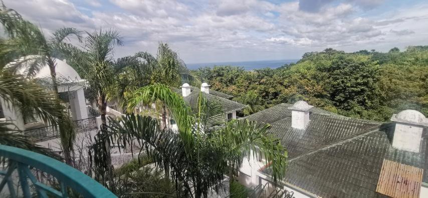 De Leon Staycation at Vista de Loro - Housity