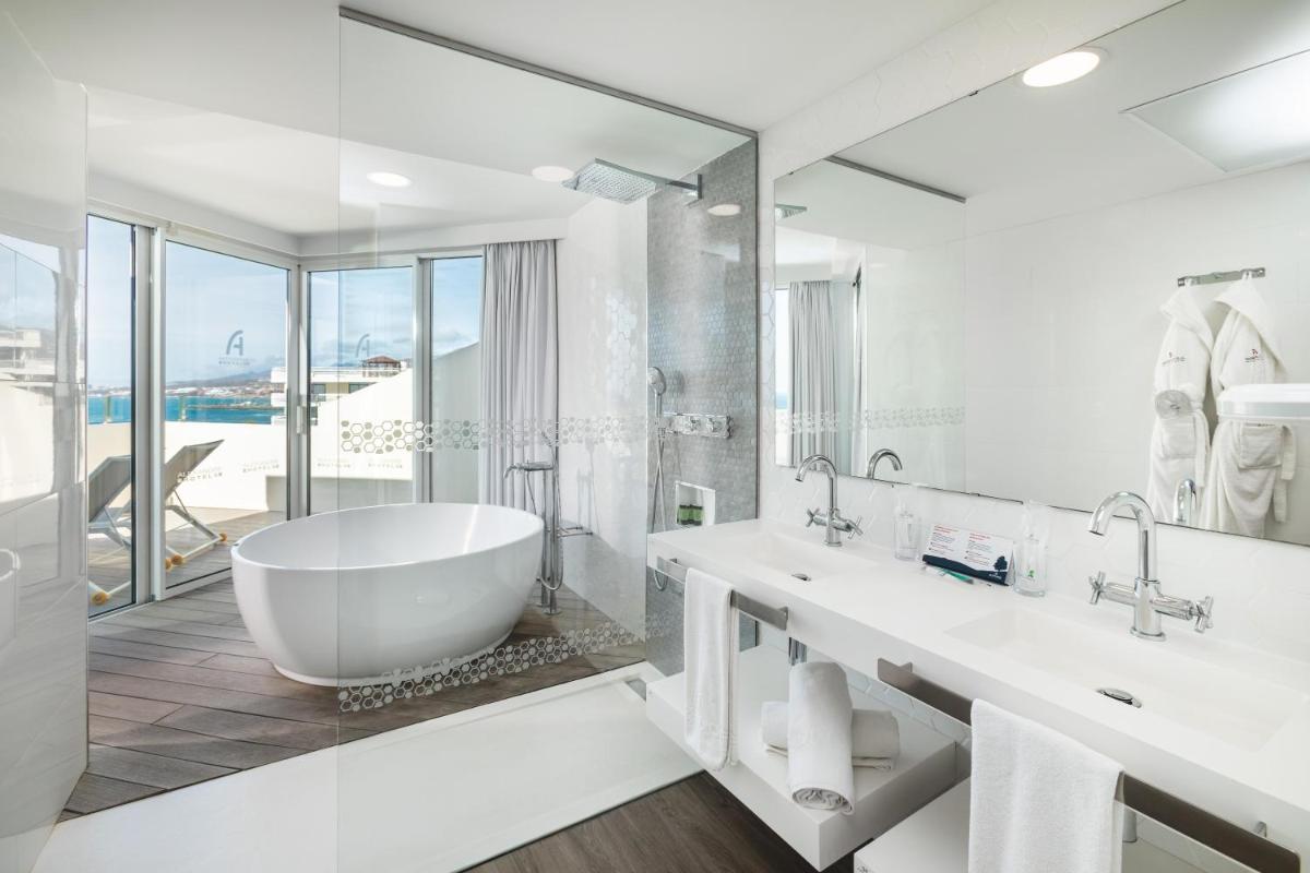 Un baño de Alexandre Troya