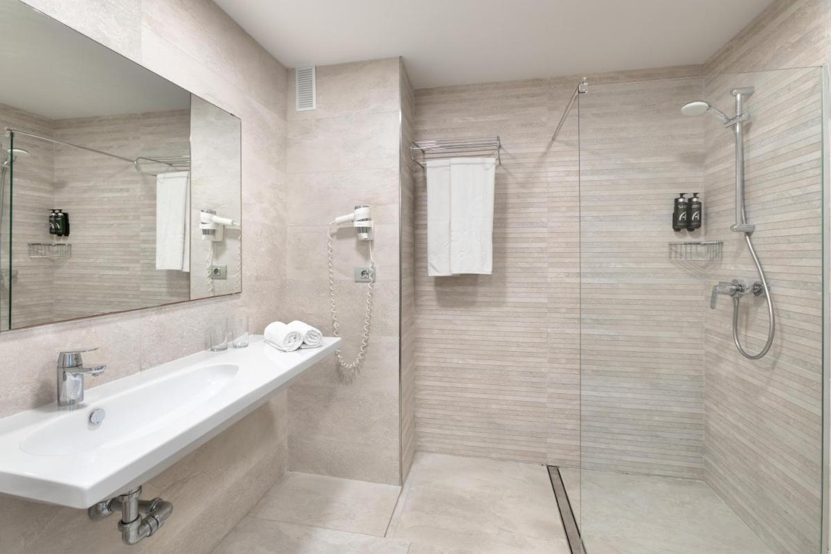 Un baño de Alexandre Troya