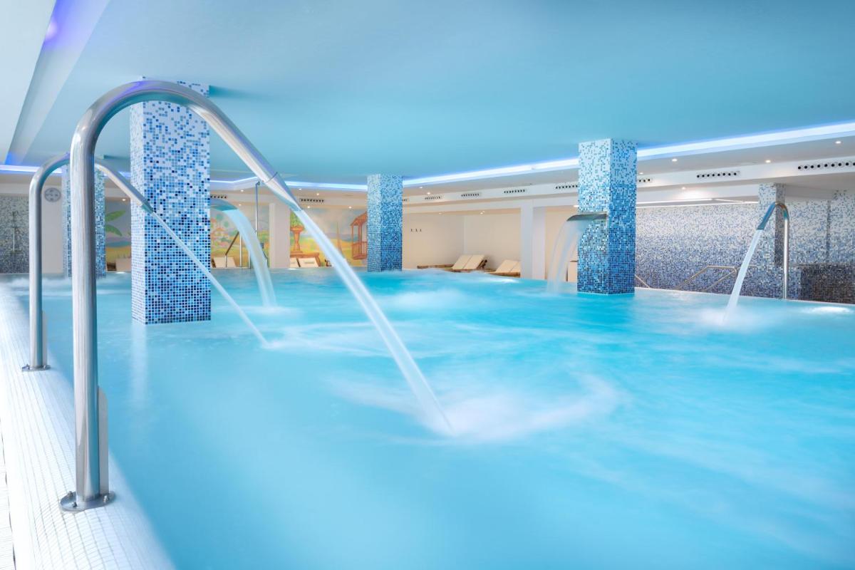 Piscina en o cerca de Alexandre Troya