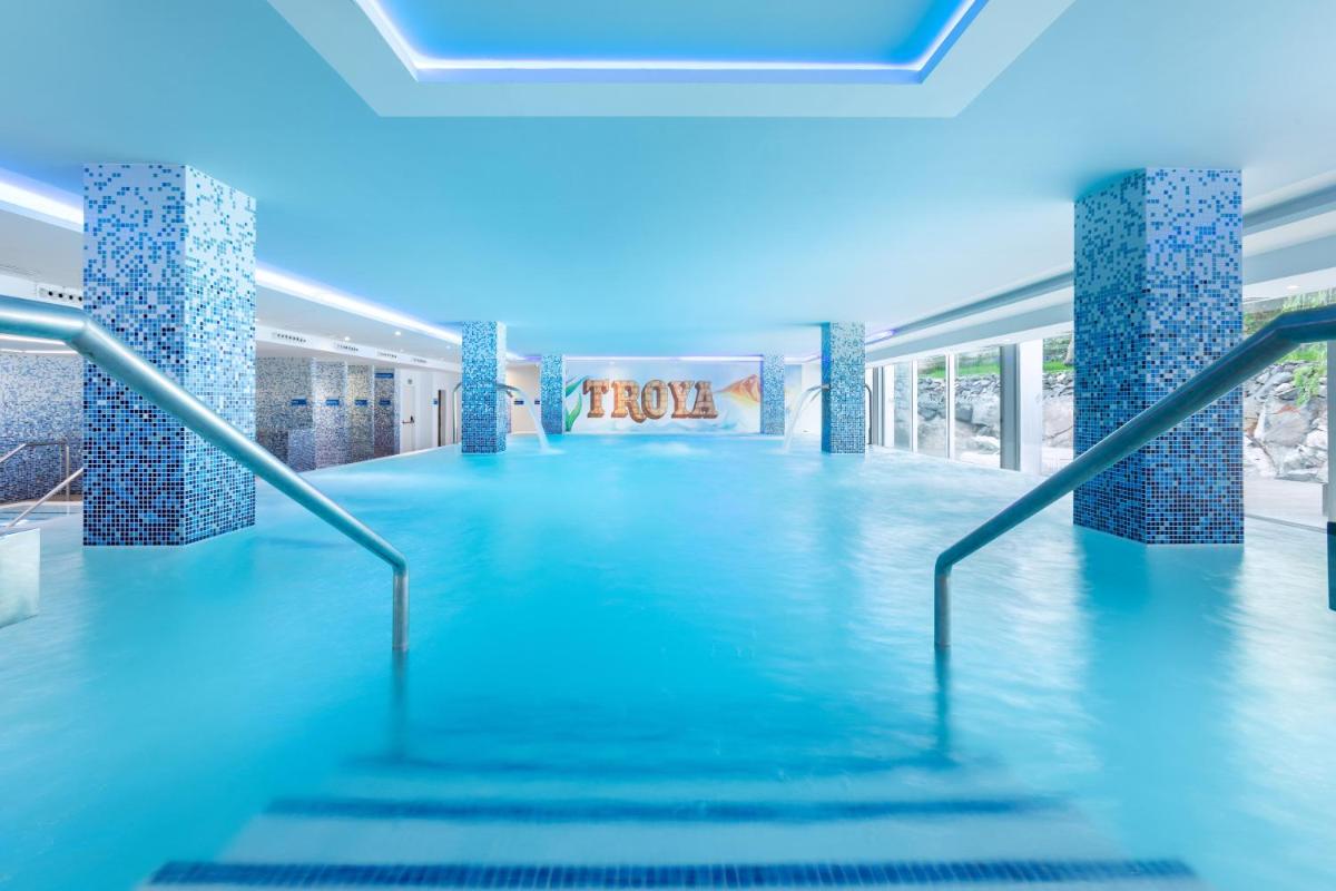 Piscina en o cerca de Alexandre Troya