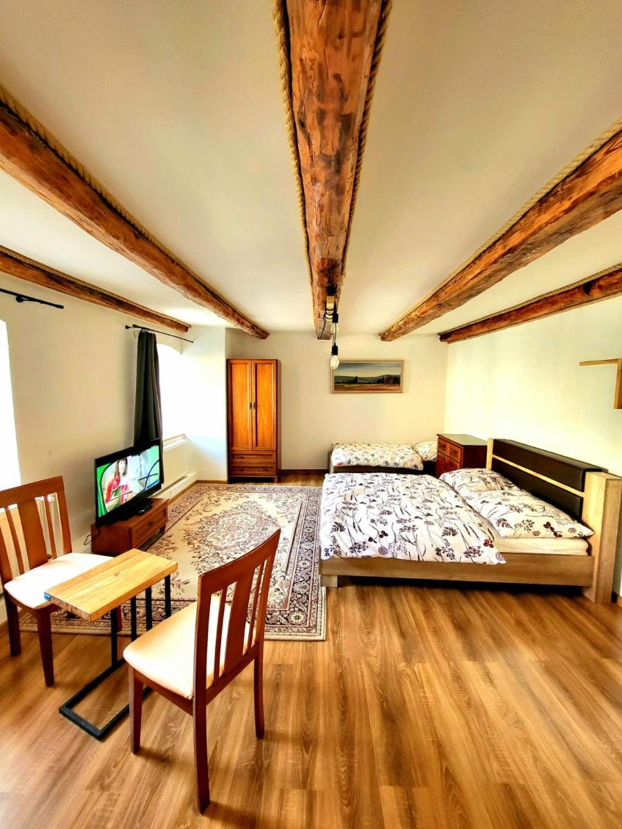 Penzión Velická vináreň - Housity
