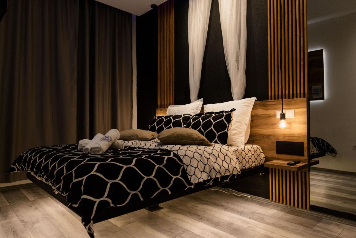 Movie House by Short-Stay - Housity