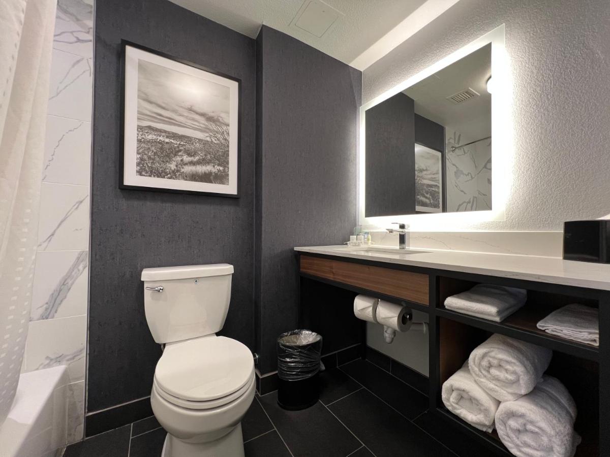 Holiday Inn Fort Worth North- Fossil Creek, an IHG Hotel - Housity