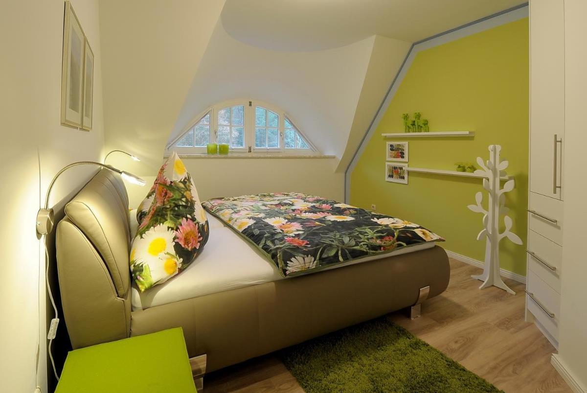 Forsthaus, exclusives 5-Sterne Reetdachhaus für 6 Personen in Fuhlendorf - Housity