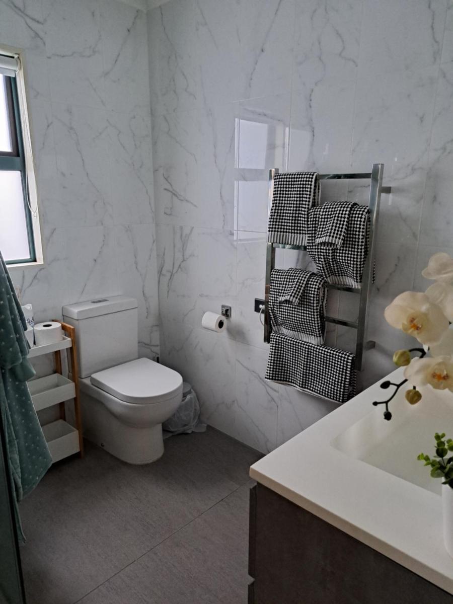 Sunbrae Beach luxury - Housity
