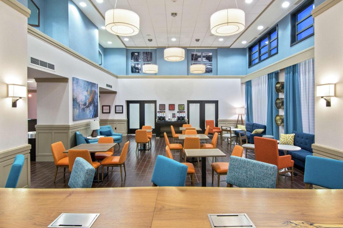Hampton Inn & Suites Spokane Valley - Housity