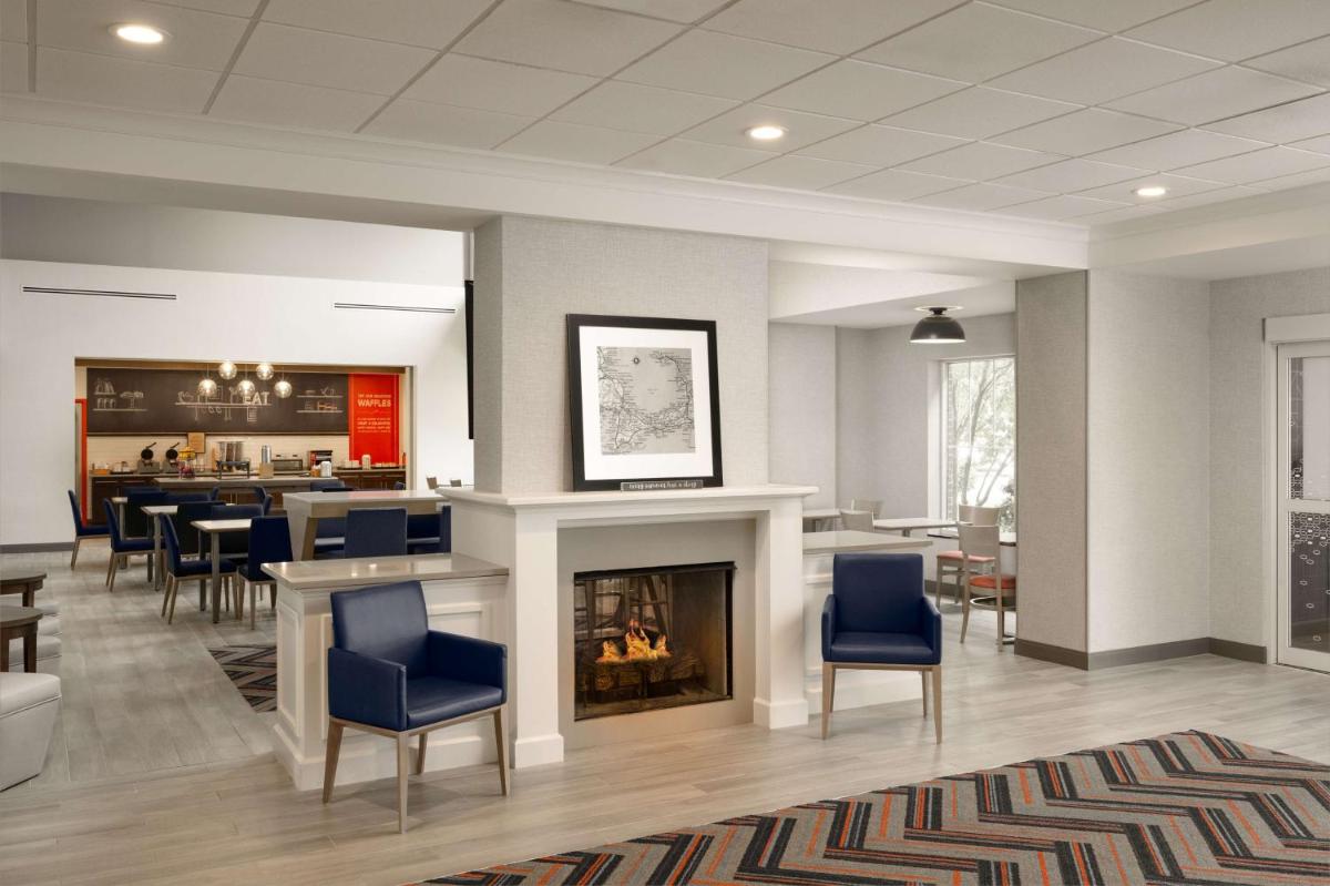 Hampton Inn & Suites - Cape Cod / West Yarmouth - Housity