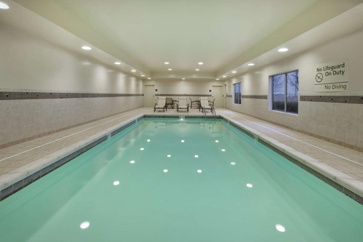 Hampton Inn & Suites Wichita-Northeast - Hizvo