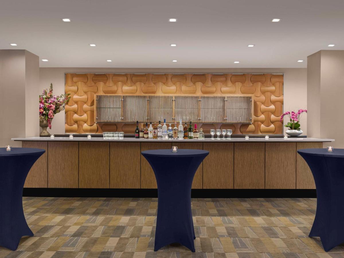 DoubleTree by Hilton Fort Lee/George Washington Bridge - Housity
