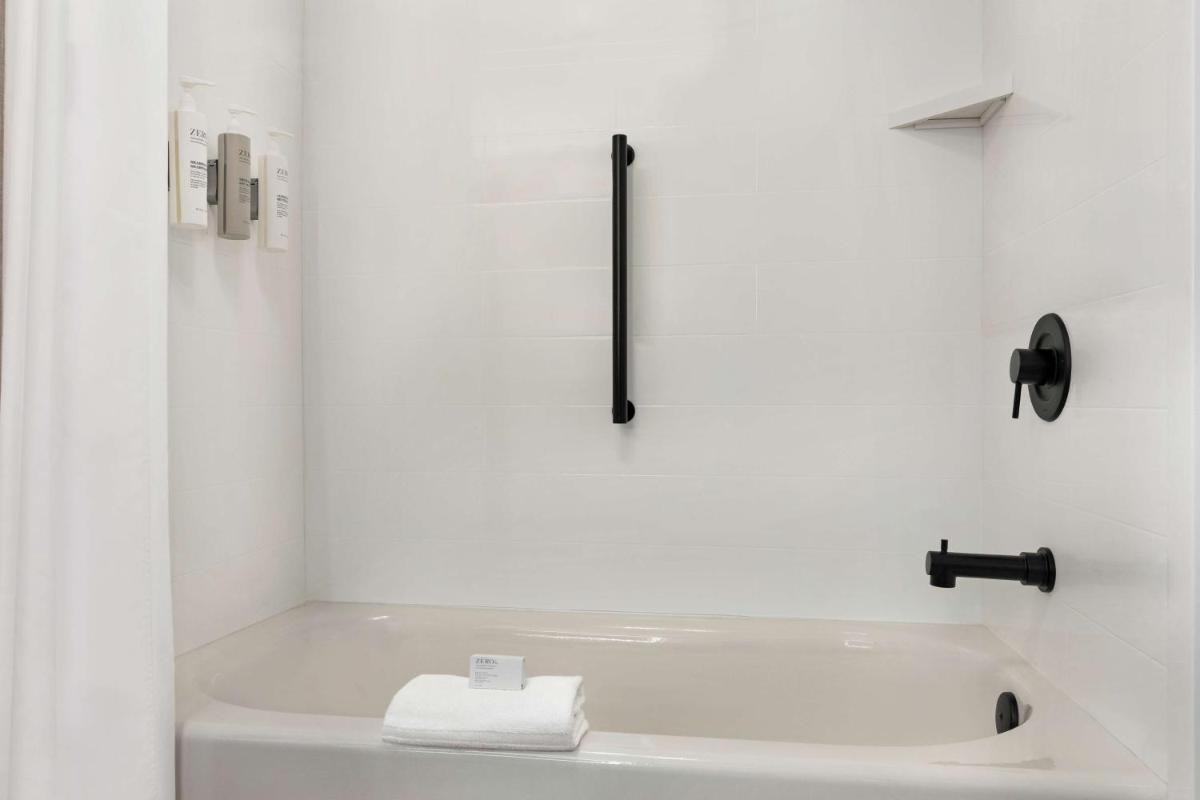 Hampton Inn & Suites Greenville-Downtown-Riverplace - Hizvo