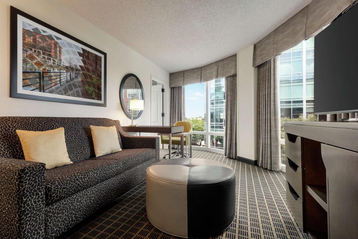 Hampton Inn & Suites Greenville-Downtown-Riverplace - Hizvo