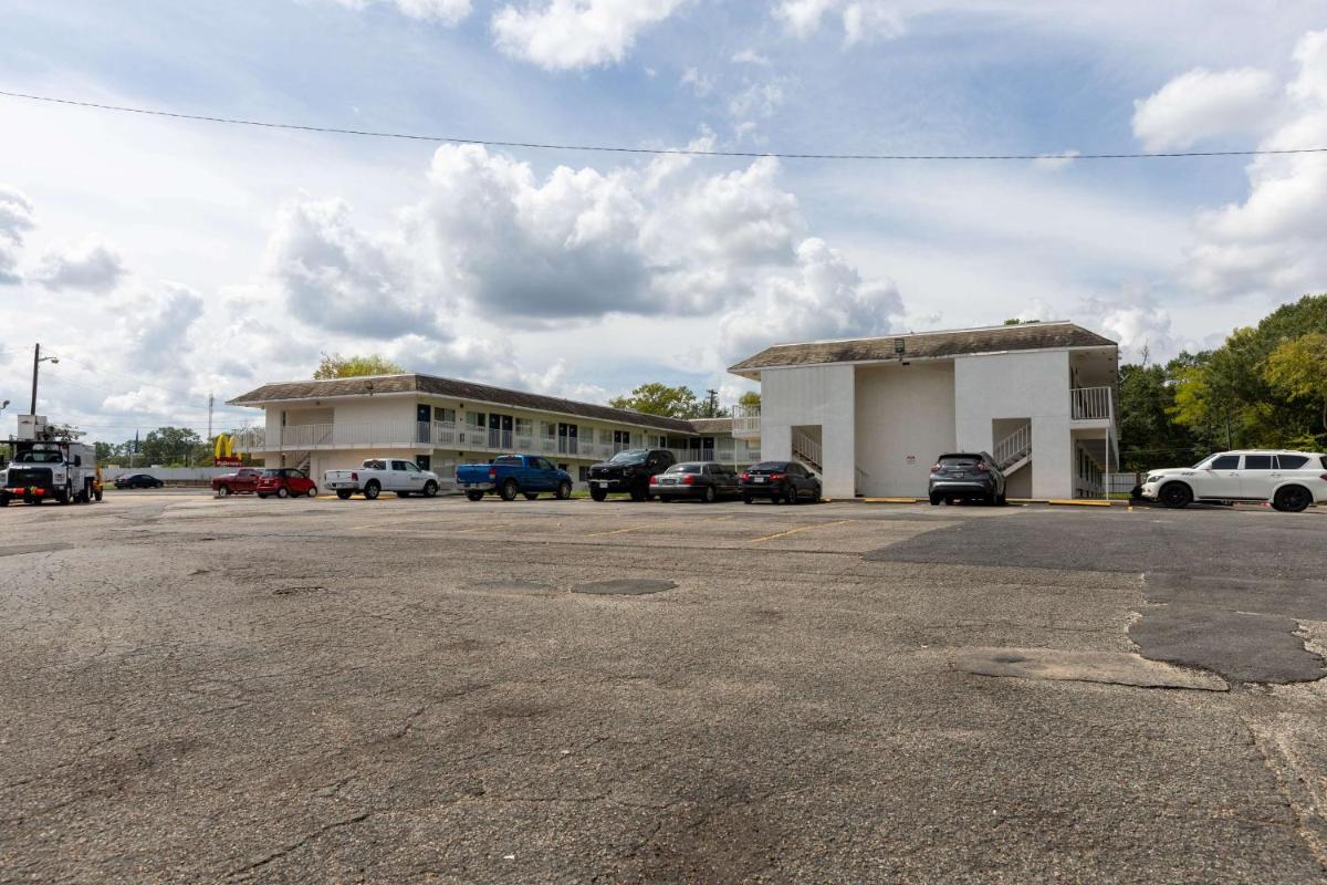 Motel 6-Lufkin, TX - Housity