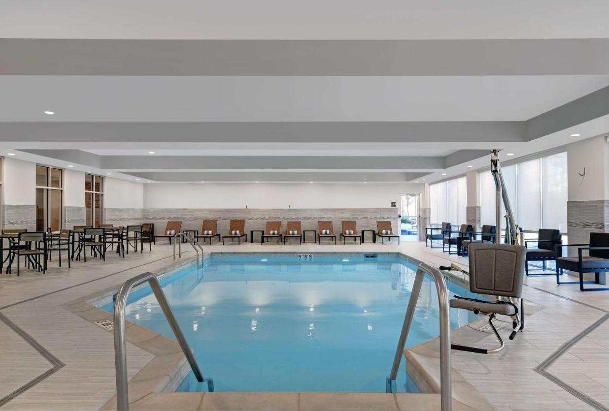 Homewood Suites By Hilton Edison Woodbridge, NJ - Housity