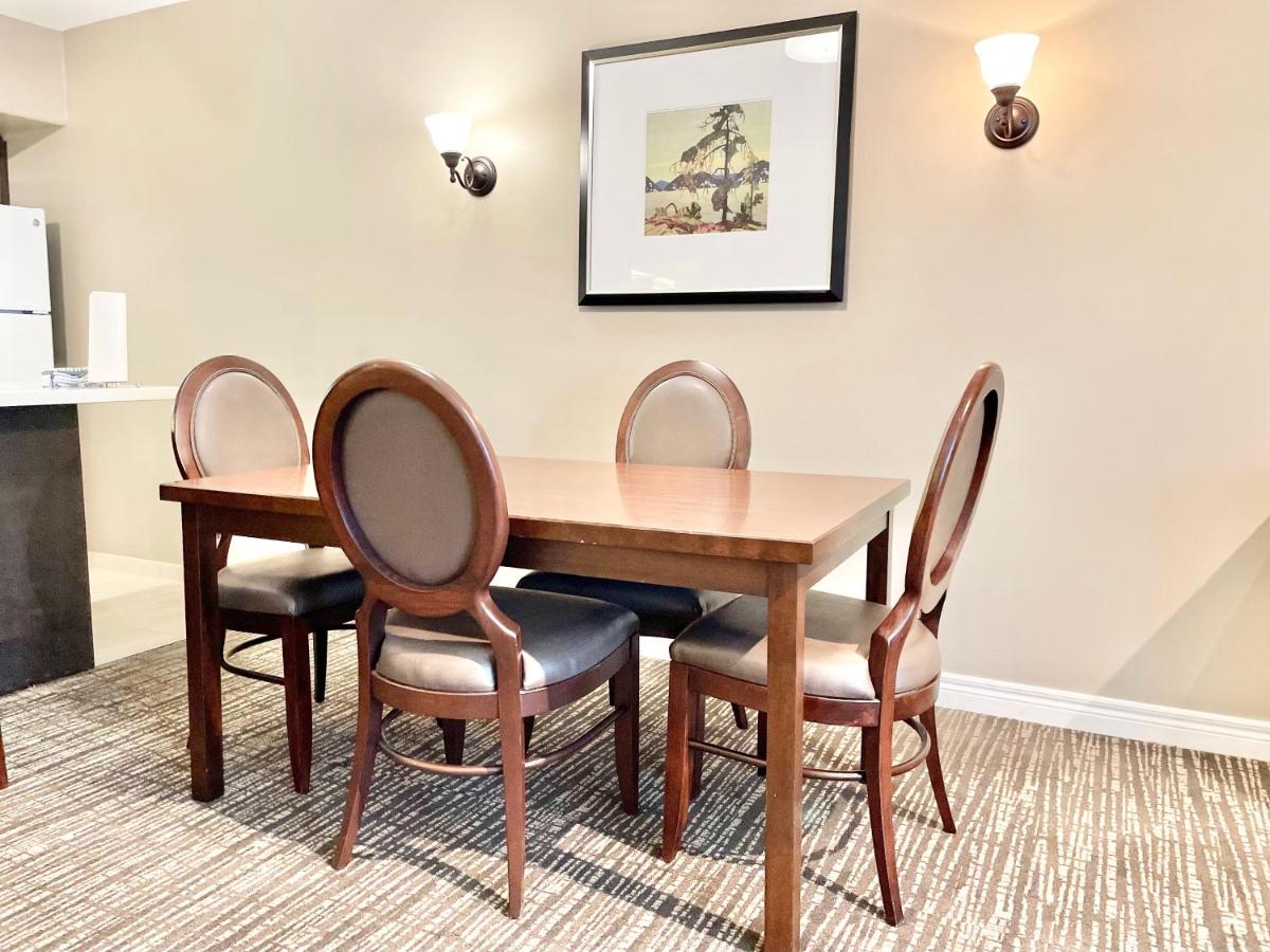 Hillside Haven: Carriage Club Resort Retreat - Housity