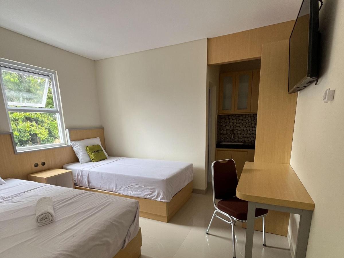 Urbanview Indria Inn Solo by RedDoorz - Housity