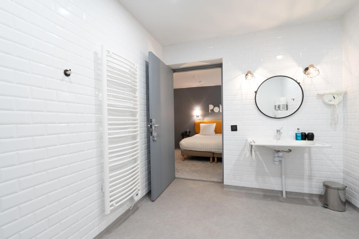 Un ou plusieurs lits dans un hébergement de l'établissement PoMo Hôtel & Restaurant