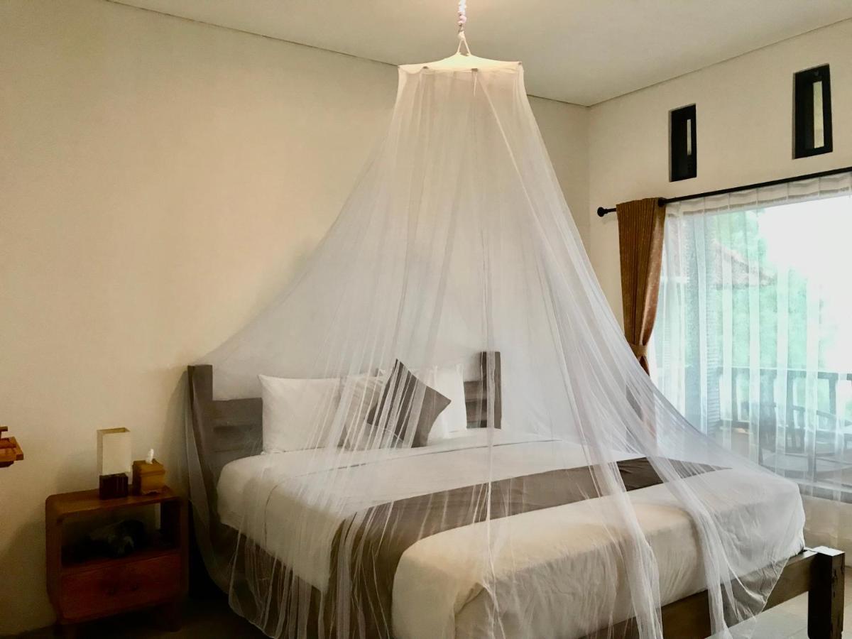Kraras Munduk Guest House & DonBiyu Rendezvous Restaurant - Housity