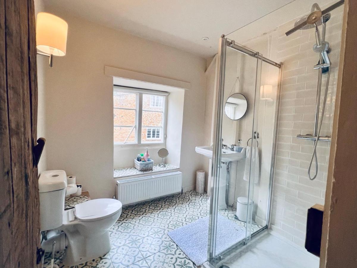 Large room in Stunning Cottage Edge of the Cotswolds - Housity