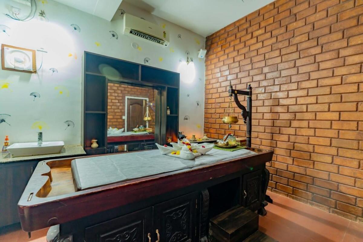 Earth Veda Spa And wellness Resort - Housity