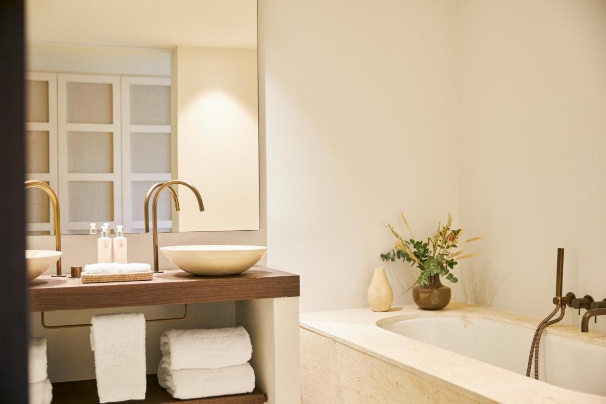 Un baño de La Zambra Resort Mijas - Marbella - The Unbound Collection by Hyatt