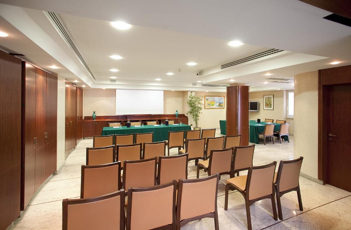 Palace Hotel - Housity