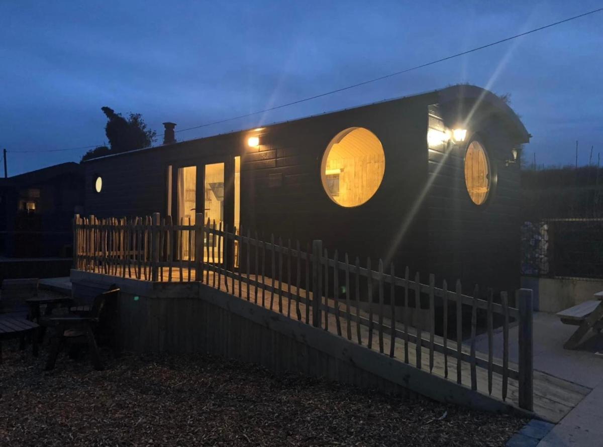 Gorestown Glamping Chalets - Housity