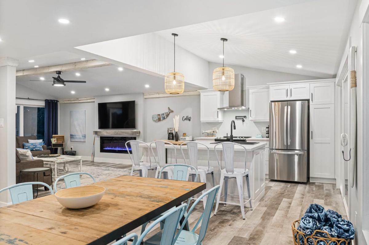Cozy Modern Oceanview Cottage Whot Tub - Housity
