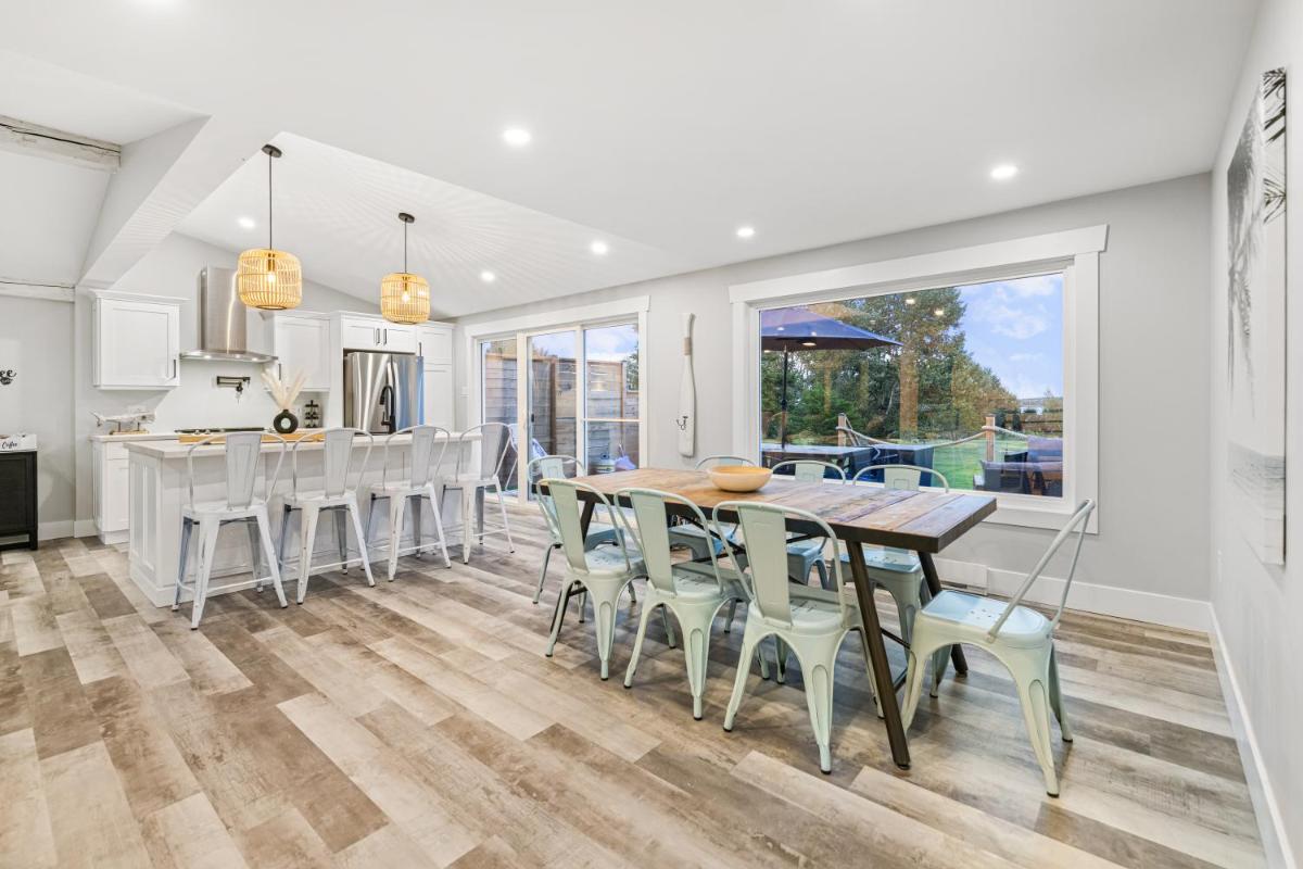 Cozy Modern Oceanview Cottage Whot Tub - Housity