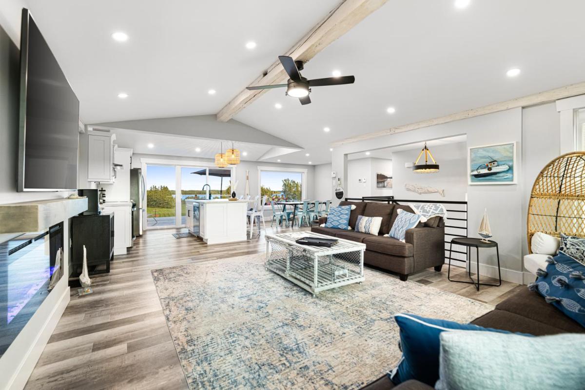 Cozy Modern Oceanview Cottage Whot Tub - Housity