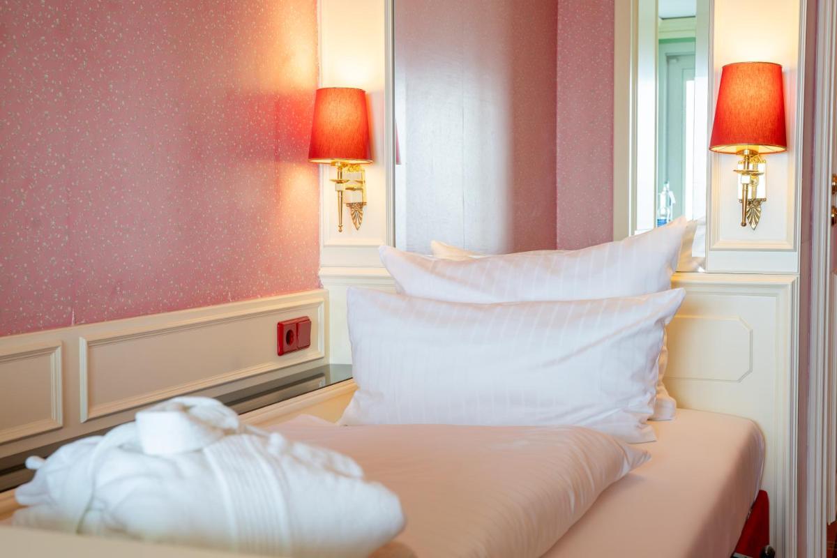 Ein Bett oder Betten in einem Zimmer der Unterkunft Hotel Strandperle