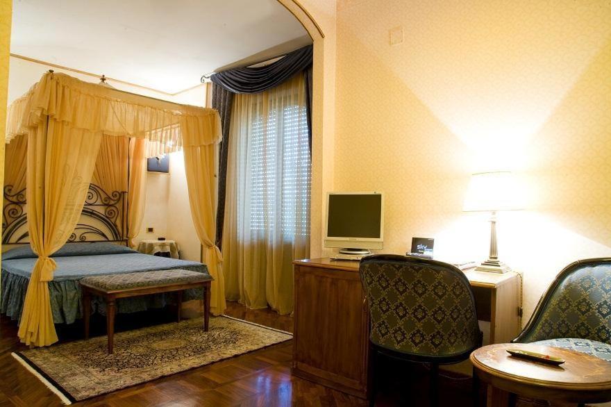 Oscar e Amorina - Housity