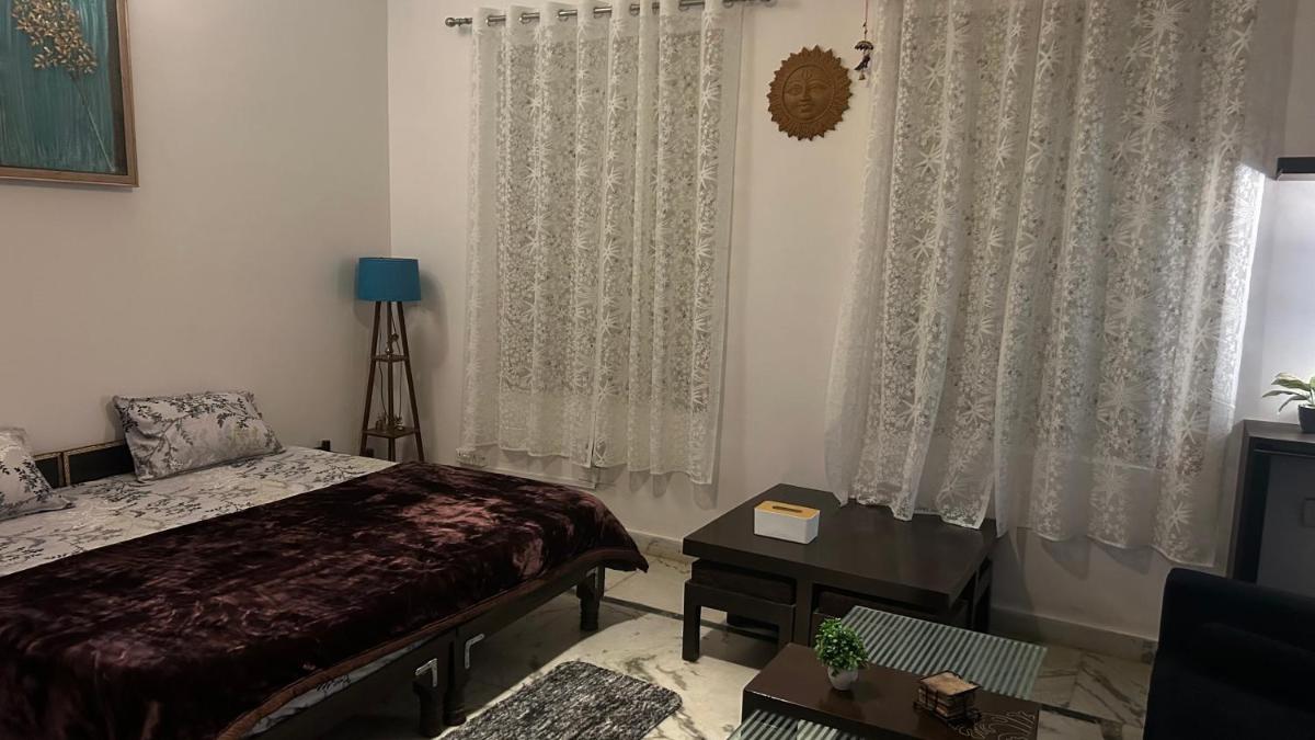 Stay with Abhishek - Housity