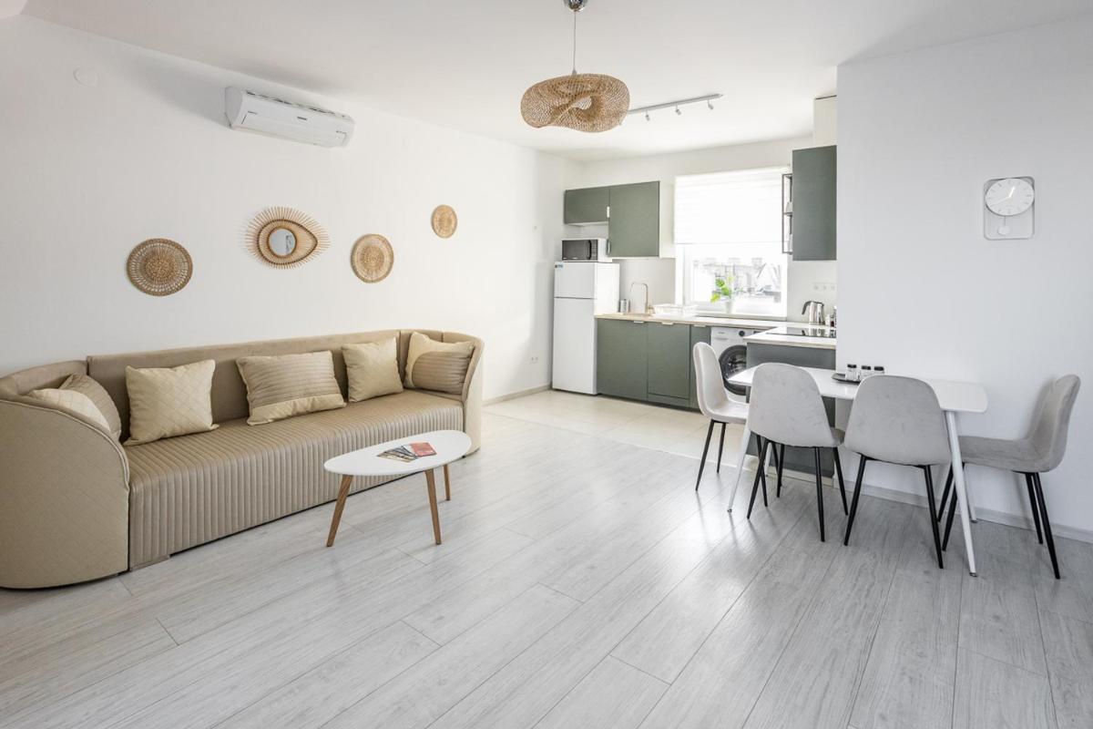 Corvin Plaza Apartments & Suites - Housity