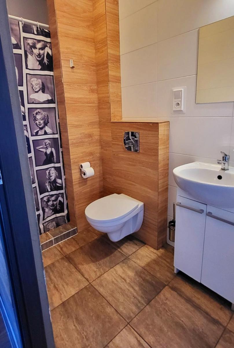 M Hostel - Housity