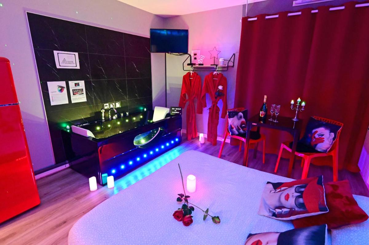 Grand Studio BISCARROSSE PLAGE Une nuit A 2 avec Sauna Luxe, Balnéo, Océan rien que pour vous - Housity