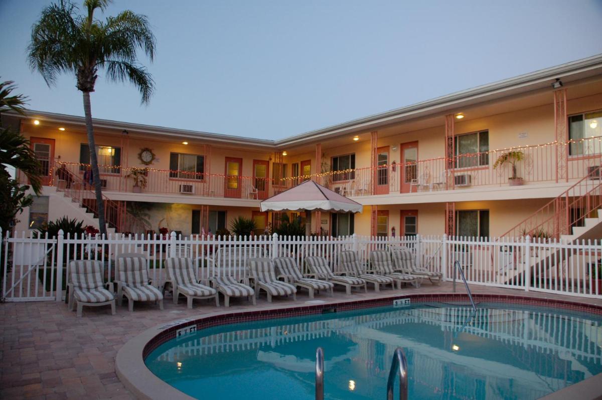 Carlton House Motel and Suites - Housity