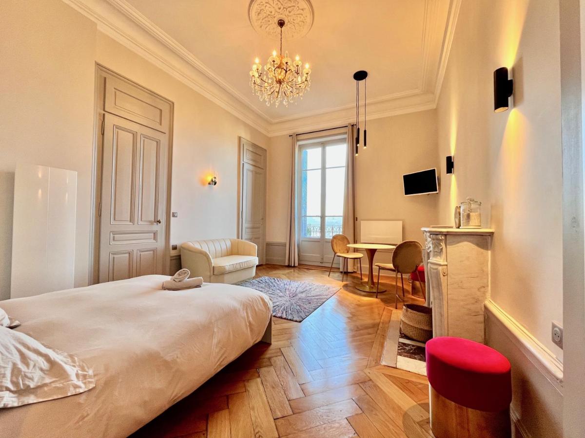 Appartement bourgeois avec terrasse et vue lac - Housity